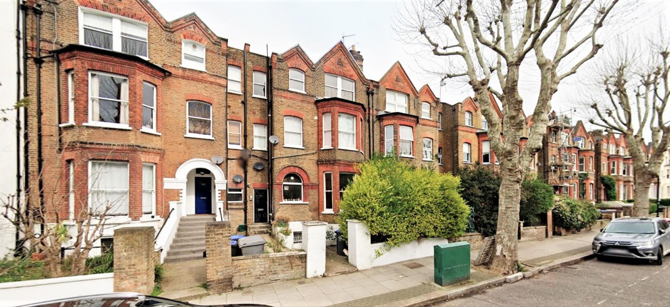 			1 Bedroom, 1 bath, 1 reception Flat			 Brondesbury Villas, QUEENS PARK